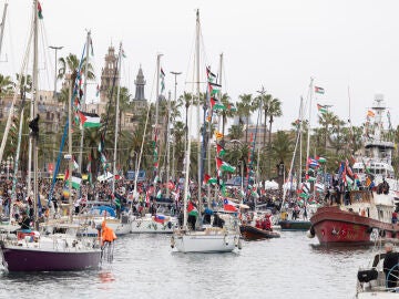 Las condiciones meteorol&oacute;gicas impiden que la flotilla inicie la traves&iacute;a este domingo