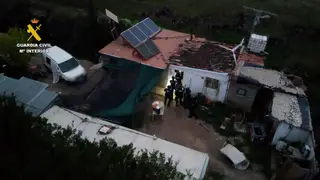 Detenido en La Rioja un hombre buscado en Alemania por agredir sexualmente a una menor LOGROÑO, 12/04/2026.- La Guardia Civil ha detenido en una casilla de campo aislada en una zona rural de La Rioja a un hombre de 67 años buscado por las autoridades alemanas por estar acusado de seis delitos de agresión sexual a una menor de 10 años, nieta de su pareja. Según ha informado la Guardia Civil de La Rioja, sobre el detenido pesaba una Orden Europea de Detención y Entrega emitida por las autoridades judiciales de Alemania por su presunta implicación en seis delitos de agresión sexua...