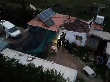 Detenido en La Rioja un hombre buscado en Alemania por agredir sexualmente a una menor LOGROÑO, 12/04/2026.- La Guardia Civil ha detenido en una casilla de campo aislada en una zona rural de La Rioja a un hombre de 67 años buscado por las autoridades alemanas por estar acusado de seis delitos de agresión sexual a una menor de 10 años, nieta de su pareja. Según ha informado la Guardia Civil de La Rioja, sobre el detenido pesaba una Orden Europea de Detención y Entrega emitida por las autoridades judiciales de Alemania por su presunta implicación en seis delitos de agresión sexua...