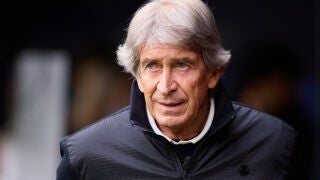 Manuel Pellegrini head coach of Real Betis Balompie looks on prior to the LaLiga EA Sports match between CA Osasuna and Real Betis Balompie at El Sadar on April 12, 2026, in Pamplona, Spain. AFP7 12/04/2026 ONLY FOR USE IN SPAIN