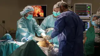Operación de urología con el robot Da Vinci en el Hospital de El Bierzo Operación de urología con el robot Da Vinci en el Hospital de El Bierzo