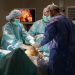 Operaci&oacute;n de urolog&iacute;a con el robot Da Vinci.