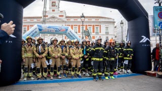 Bomberos participan en la XIV Carrera Bomberos de Madrid, a 12 de abril de 2026, en Madrid (Espa&ntilde;a). La Carrera de Bomberos de Madrid - DECIMAS cuenta con un tiempo m&aacute;ximo para realizar la prueba de 1 hora y 45 minutos y est&aacute; organizada por la Jefatura Bomberos de Madrid, con la coordinaci&oacute;n t&eacute;cnica del &Aacute;rea de Eventos Deportes de Sport Life Ib&eacute;rica y la colaboraci&oacute;n del Ayuntamiento de Madrid. 12 ABRIL 2026 CARRERA POPULAR Gabriel Luengas / Europa Press 12/04/2026