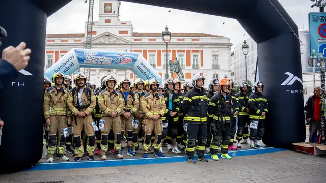 XIV Carrera Bomberos de Madrid Bomberos participan en la XIV Carrera Bomberos de Madrid, a 12 de abril de 2026, en Madrid (España). La Carrera de Bomberos de Madrid - DECIMAS cuenta con un tiempo máximo para realizar la prueba de 1 hora y 45 minutos y está organizada por la Jefatura Bomberos de Madrid, con la coordinación técnica del Área de Eventos Deportes de Sport Life Ibérica y la colaboración del Ayuntamiento de Madrid. 12 ABRIL 2026 CARRERA POPULAR Gabriel Luengas / Europa Press 12/04/2026