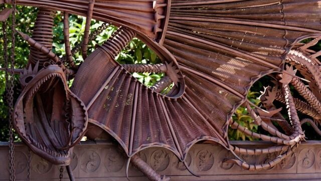 Puerta con el drag&oacute;n de Gaud&iacute;