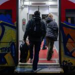 Pasajeros en la Estaci&oacute;n de Fabra i Puig, a 26 de enero de 2026, en Barcelona