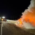  Incendio de un turismo de madrugada en el municipio de Santa Elena de Jamuz (Le&oacute;n)