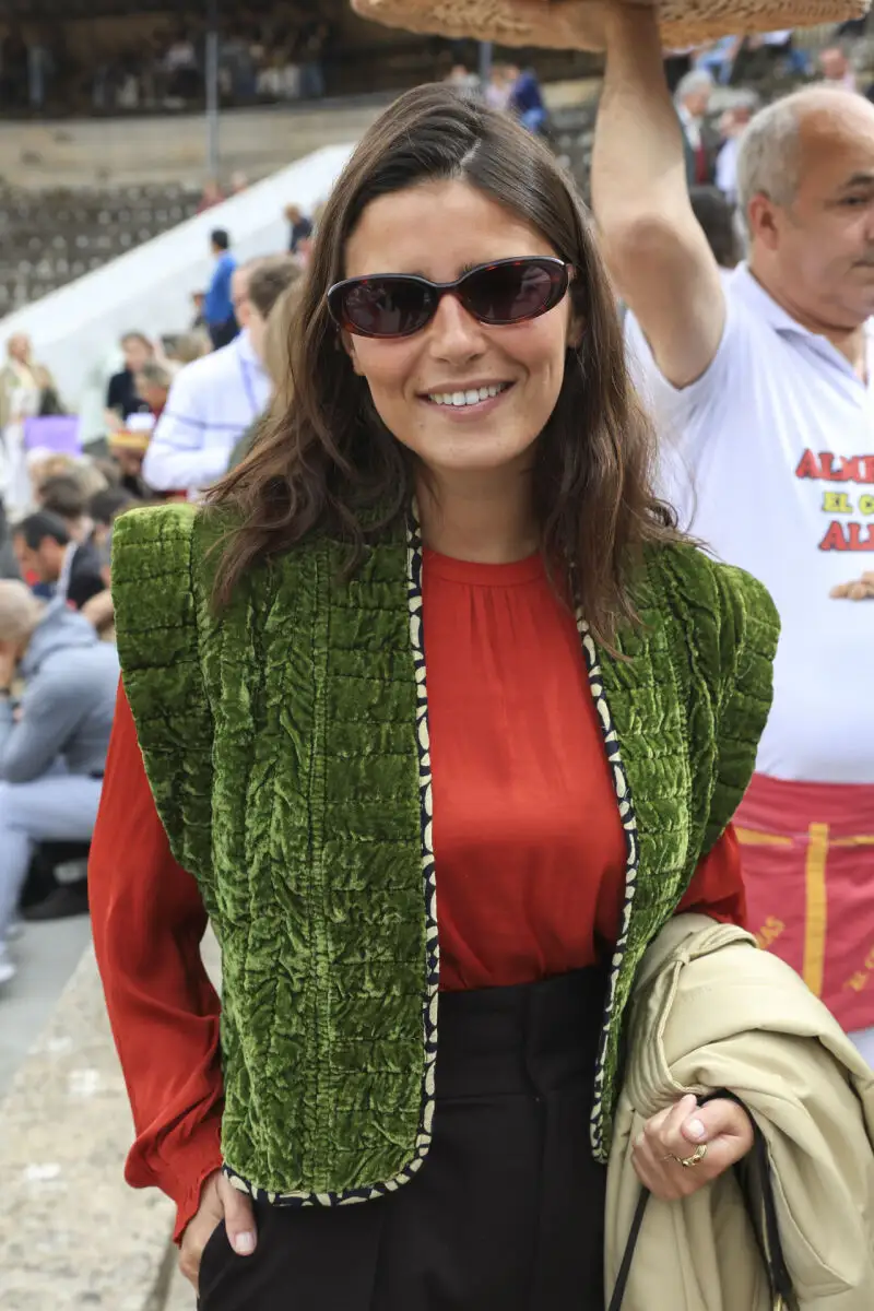 Tana Rivera con chaleco boho.