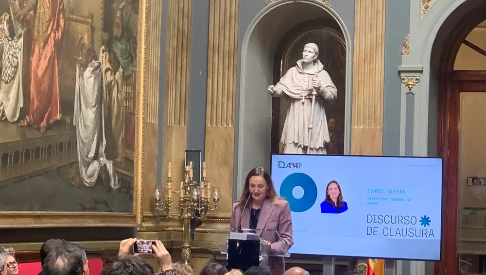 La presidenta de ANAIP , Isabel Goyena, clausura la jornada celebrada en el Senado