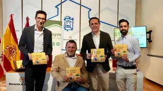 El acto ha contado con la participación del presidente de la Diputación de Valladolid, Conrado Íscar; el director ejecutivo de ASPAYM Castilla y León, Fran Sardón; el protagonista del cuento y delegado de la entidad en Valladolid, Víctor Núñez; así como el director de Betweien, Narciso Moreira El acto ha contado con la participación del presidente de la Diputación de Valladolid, Conrado Íscar; el director ejecutivo de ASPAYM Castilla y León, Fran Sardón; el protagonista del cuento y delegado de la entidad en Valladolid, Víctor Núñez; así como el director de Betweien, Narciso Moreira