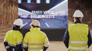 Mart&iacute;nez-Almeida, Borja Carabante y el concejal del distrito de Latina, Alberto Gonz&aacute;lez