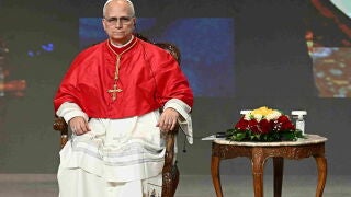 ALGIERS (Algeria), 13/04/2026.- Pope Leo XIV looks on during a meeting with authorities, civil society and diplomatic corps at the 'Djamaa el Djazair' coference center in Algiers, Algeria, 13 April 2026. The Pope has embarked on an eleven-day Apostolic Journey to Africa, with scheduled stops in Algeria, Cameroon, Angola, and Equatorial Guinea. (Papa, Camer&uacute;n, Guinea Ecuatorial, Rep&uacute;blica Guinea, Argel) EFE/EPA/LUCA ZENNARO 