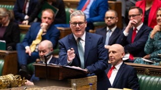 London (United Kingdom), 13/04/2026.- A handout photo made available by the UK Parliament shows British Prime Minister Keir Starmer delivering an address on the situation in the Middle East, in the House of Commons in London, Britain, 13 April 2026. (Reino Unido, Londres) EFE/EPA/HOUSE OF COMMONS HANDOUT -- MANDATORY CREDIT: HOUSE OF COMMONS -- HANDOUT EDITORIAL USE ONLY/NO SALES 