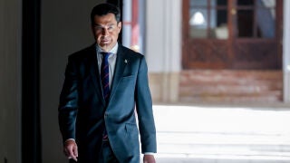 El presidente de la Junta, Juanma Moreno, a su llegada para presidir la reunión de coordinación con las entidades que componen el Comite Español de Representantes de Personas con Discapacidad (Cermi) en Andalucía. A 13 de abril de 2026 en Sevilla (Andalucía, España). En el marco de una reunión celebrada este lunes, 13 de abril, con Cermi-Andalucía, el presidente de la Junta de Andalucía, Juanma Moreno, ha defendido la importancia de las políticas sociales como base para garantizar la igualdad...