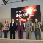 La presidenta de la Diputaci&oacute;n, &Aacute;ngeles Armis&eacute;n, acompa&ntilde;ada de la diputada de Cultura, Carolina Valbuena, presenta, junto al ingeniero aeron&aacute;utico de la Agencia Espacial Europea, C&eacute;sar Garc&iacute;a Marirrodriga, por videoconferencia; y el estudiante de F&iacute;sica por la Universidad de Valladolid y ponente, David Ramos(I), presenta, entre otros, el Simposio Internacional del Sol y los Eclipses, que se celebrar&aacute; en Palencia el 18 de mayo