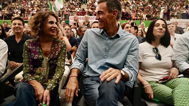 Montero y Sánchez, en un acto del partido Montero y Sánchez, en un acto del partido