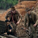 Hero Fiennes Tiffin y D&oacute;nal Finn en una escena de 'El Joven Sherlock'