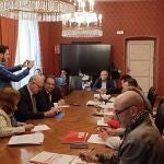 Imagen de la sesión de la comisión de VPP del Ayuntamiento de Alicante celebrada el martes 14 de abril de 2026, con el único compareciente sentado al fondo de la mesa Imagen de la sesión de la comisión de VPP del Ayuntamiento de Alicante celebrada el martes 14 de abril de 2026, con el único compareciente sentado al fondo de la mesa