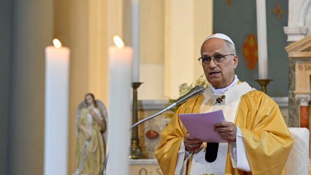 Annaba (Algeria), 14/04/2026.- A handout picture provided by the Vatican Media shows Pope Leo XIV celebrating Holy Mass at the Basilica of St. Augustine in Annaba, Algeria, 14 April 2026. The pontiff is currently on an apostolic visit to the country. (Papa) EFE/EPA/VATICAN MEDIA HANDOUT HANDOUT EDITORIAL USE ONLY/NO SALES