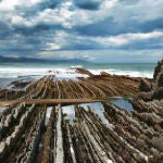 La Ruta del Flysch, entre Zumaia y Deba, permite retroceder sesenta millones de a&ntilde;os y descubrir las huellas de la extinci&oacute;n de los dinosaurios