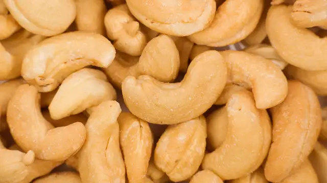 El anacardo es el fruto seco más rico en carbohidratos y el único que se vende siempre sin cáscara en los supermercados El anacardo es el fruto seco más rico en carbohidratos y el único que se vende siempre sin cáscara en los supermercados