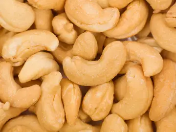 El anacardo es el fruto seco más rico en carbohidratos y el único que se vende siempre sin cáscara en los supermercados El anacardo es el fruto seco más rico en carbohidratos y el único que se vende siempre sin cáscara en los supermercados