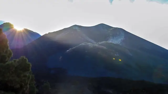 El Hierro lleva meses registrando terremotos y el CSIC acaba de pronunciarse sobre una posible erupción Volcán en foto de archivo