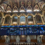 El IBEX rebota un 1,46 % mientras el petr&oacute;leo se mantiene por debajo de los 100 d&oacute;lares