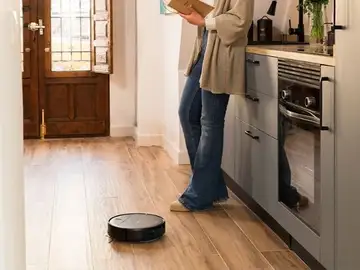 Ecovacs tiene el robot que se mete bajo más muebles que muchos rivales y deja menos pelos enredados de por medio ECOVACS Deebot T50 Omni Gen2