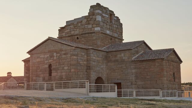 El yacimiento de Santa Mar&iacute;a de Melque comprende la iglesia, declarada Bien de Inter&eacute;s Cultural, con su entorno, conocido como "Conjunto de Melque"