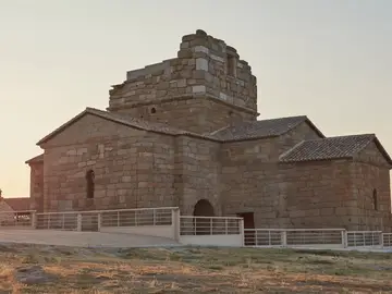 El yacimiento de Santa María de Melque comprende la iglesia, declarada Bien de Interés Cultural, con su entorno, conocido como "Conjunto de Melque" El yacimiento de Santa María de Melque comprende la iglesia, declarada Bien de Interés Cultural, con su entorno, conocido como "Conjunto de Melque"
