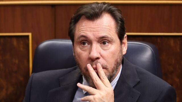 Puente desata la pol&eacute;mica en redes al referirse a Feij&oacute;o como &ldquo;el Orb&aacute;n de Ourense que ense&ntilde;a la patita&rdquo;