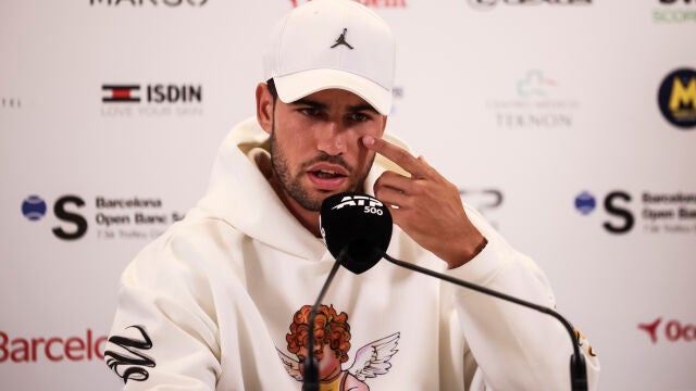 Alcaraz, en el anuncio de su baja en Barcelona