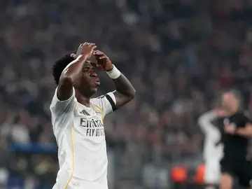 Germany Champions League Soccer Real Madrid's Vinicius Junior reacts after missing a scoring chance during the Champions League quarterfinal second leg soccer match between Bayern Munich and Real Madrid in Munich, Germany, Wednesday, April 15, 2026. (AP Photo/Matthias Schrader)