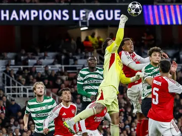 David Raya rechaza un envío al área del Sporting David Raya rechaza un envío al área del Sporting