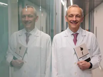 Un psiquiatra advierte del error de creer que la felicidad llega cuando desaparecen los problemas Imagen del psiquiatra Javier Schlatter. Secundino Pérez / Europa Press 16/04/2026