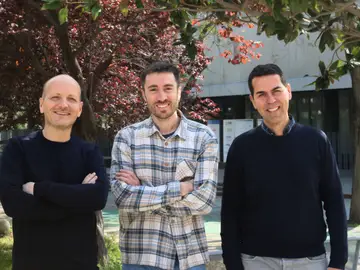 Los responsables del avance: Xavier Trepat, Pau Guillamat y Marino Arroyo. Instituto de Bioingeniería de Cataluña