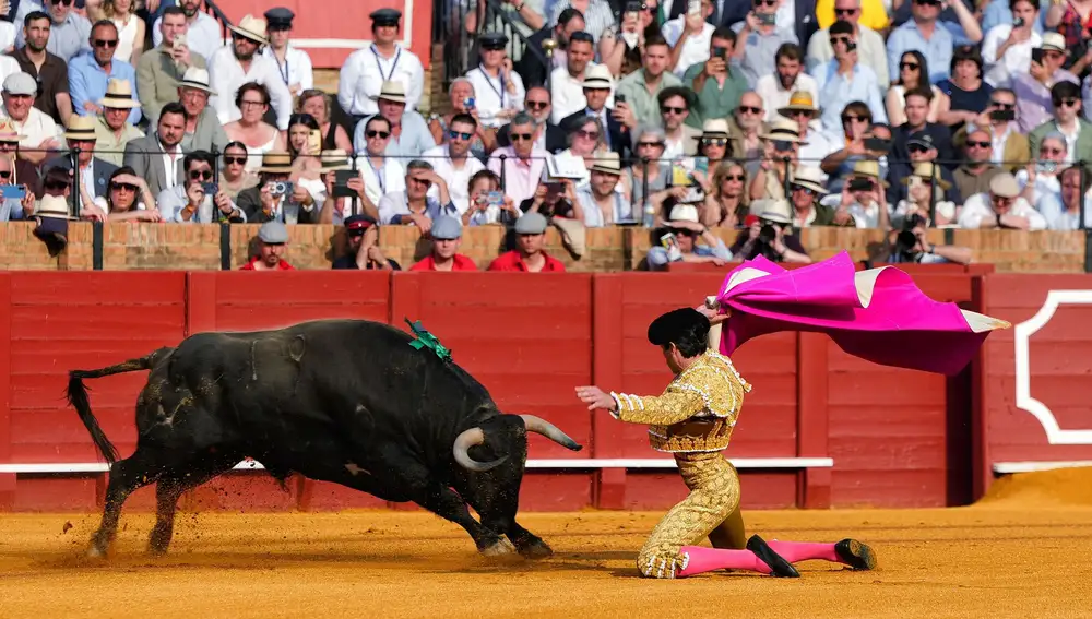 Larga cambiada de rodillas de Morante de la Puebla