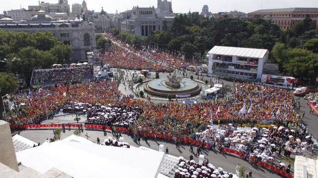  PAPA BENEDICTO XVI A SU LLEGADA A LA MISA DE CIBELES JORNADA MUNDIAL DE LA JUVENTUD JMJ 2011 