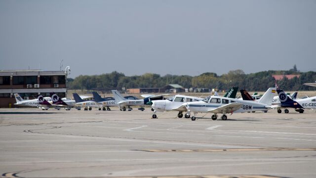 MADRID.-Sucesos.- Heridos leves los dos ocupantes de una avioneta tras aterrizar de emergencia y volcar en Alcorc&oacute;n
