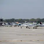 MADRID.-Sucesos.- Heridos leves los dos ocupantes de una avioneta tras aterrizar de emergencia y volcar en Alcorcón