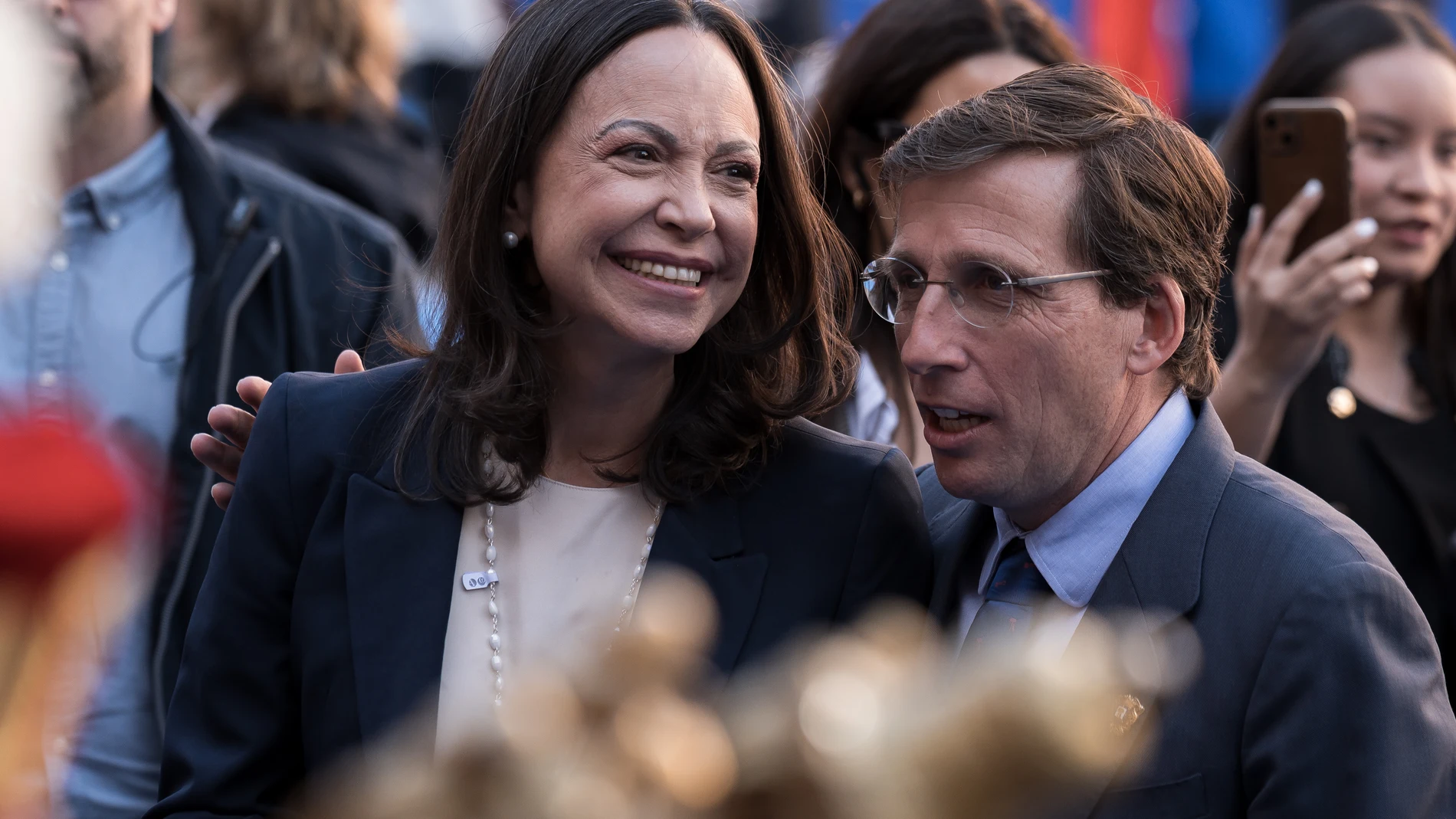 Ayuso y Almeida convierten Madrid en altavoz contra Sánchez con el homenaje a Corina Machado