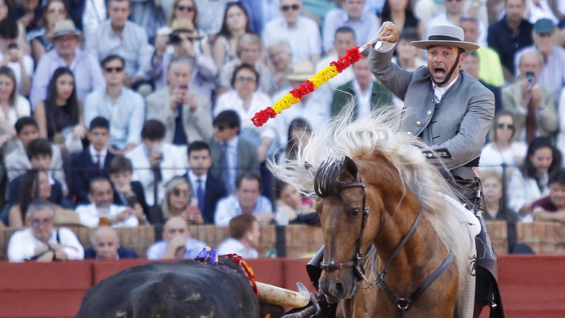 Andy Cartagena abre la Puerta del Príncipe de Sevilla