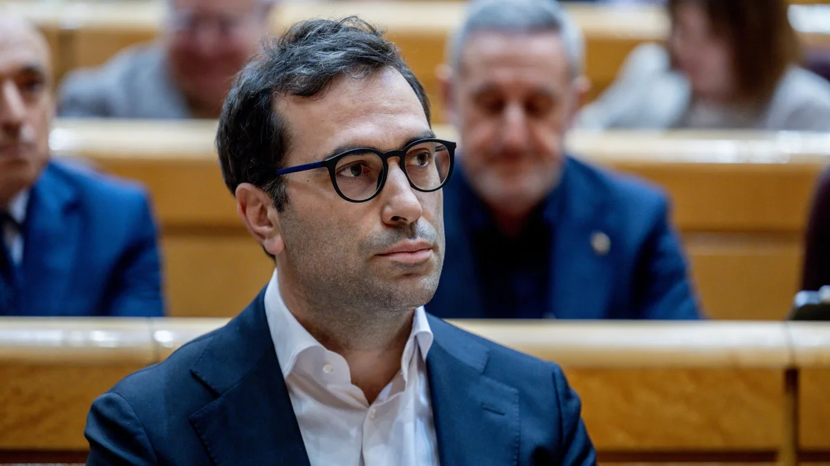 El vicepresidente primero del Gobierno y ministro de Economía, Comercio y Empresa, Carlos Cuerpo, durante la sesión de control al Gobierno