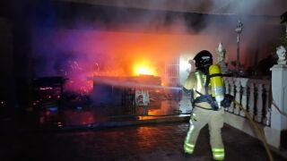 Dos personas resultan heridas por intoxicación de humo y quemaduras en ...