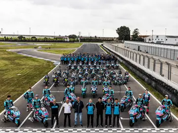 Jorge Martínez Aspar, con todos los pilotos de su estructura Jorge Martínez Aspar, con todos los pilotos de su estructura
