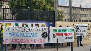 Cuatro institutos catalanes rechazan incorporar mossos en sus centros