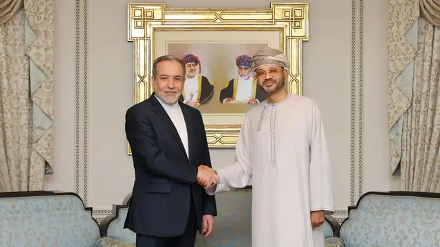 Irán.- Araqchi continúa con sus homólogos de Omán y Alemania un largo fin de semana de conversaciones internacionales (Foto de ARCHIVO) MUSCAT, Feb. 6, 2026 -- Omani Foreign Minister Sayyid Badr bin Hamad bin Hamood Albusaidi (R) meets with Iranian Foreign Minister Seyed Abbas Araghchi in Muscat, Oman, Feb. 6, 2026. Oman's Foreign Ministry said on Friday that the ongoing indirect talks between Iranian and U.S. delegations in Muscat are focused on preparing the ground for the resumption of diplomatic and technical negotiations on the Iranian nuclear issues. According to a ministry statement, Al Busaidi...