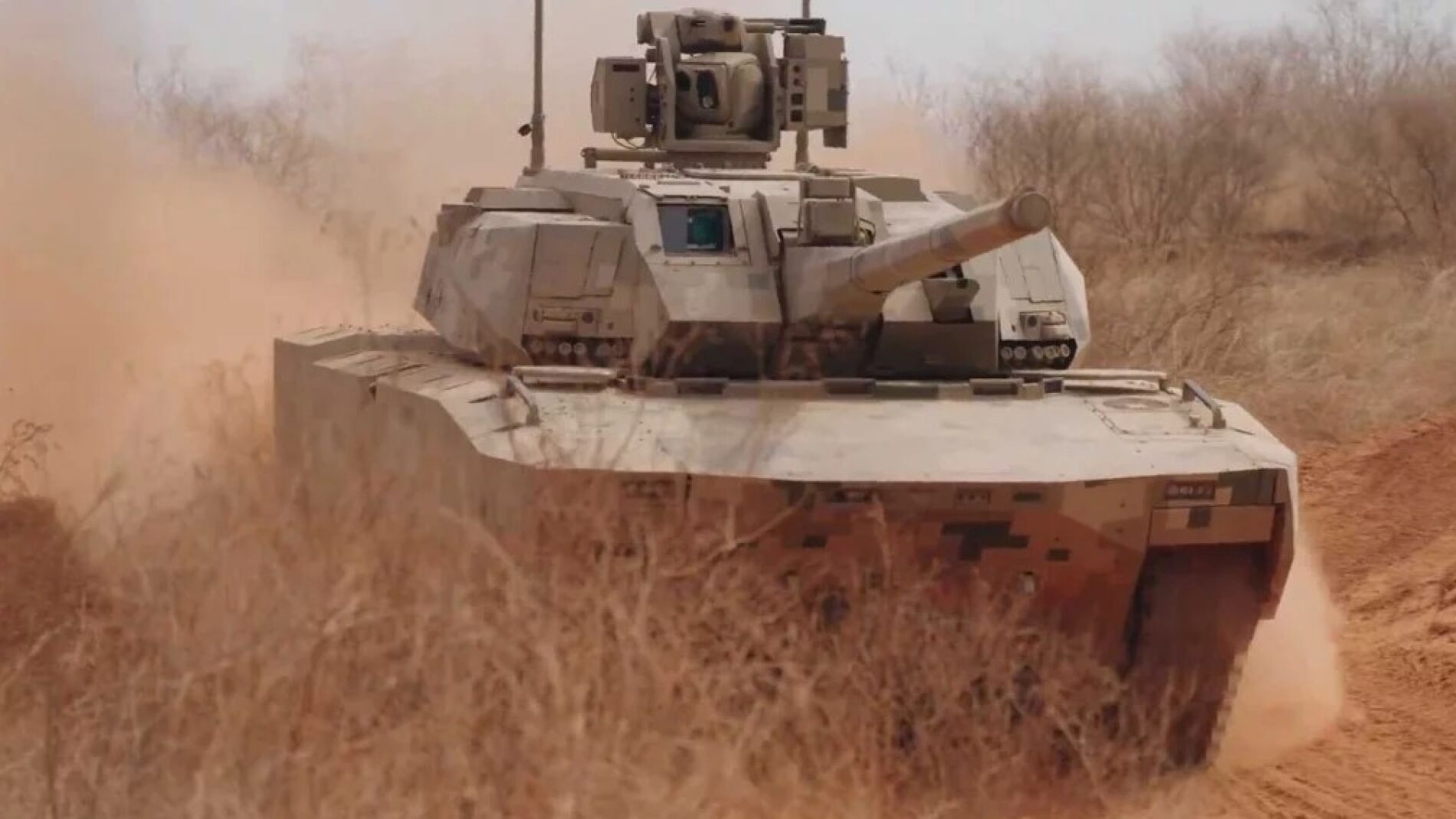 China pone en servicio el Type 100, su nuevo tanque de batalla principal