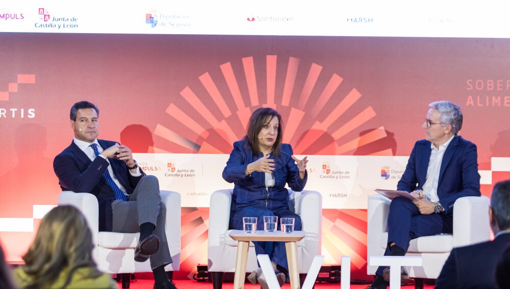 Raúl de la Hoz e Iratxe García participan en el foro